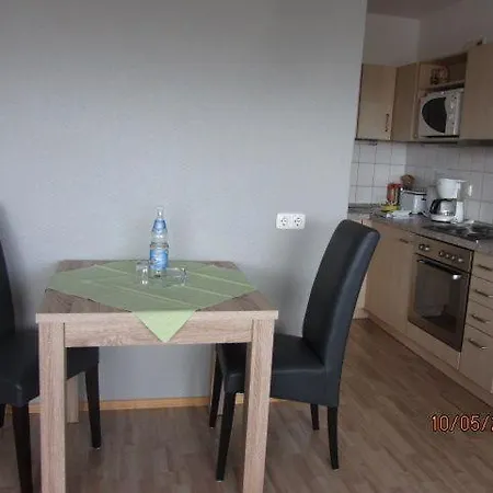 Luv-und-lee-apartment-21 *
